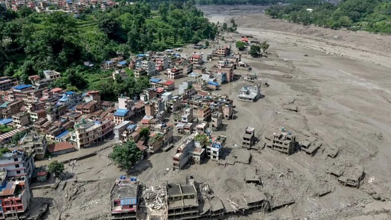 नेपाल-तिब्बत सीमा पर भीषण बाढ़ से तबाही, 157 मौतें और 750 से ज्यादा लापता; 133 भारतीय भी शामिल