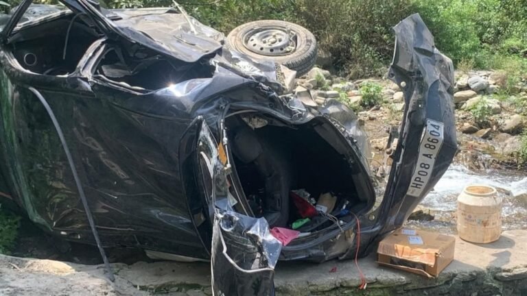 नेरवा के हडेऊ नाला में ऑल्टो कार खाई में गिरी, महिला की मौके पर मौत; चार घायल, कुछ IGMC रेफर