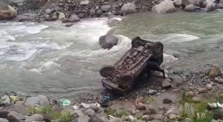 मनाली में दर्दनाक हादसा! मनालसू नाले में गिरी जिमनी, दो युवकों की मौत, तीन घायल; जानिए कैसे हुआ हादसा