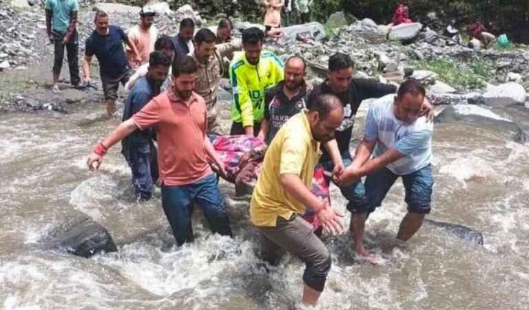 हिमाचल का दर्दनाक हादसा: डॉक्टर दंपती की मौत के बाद उठे बड़े सवाल, 6 साल में इसी जगह जा चुकी 5 जानें