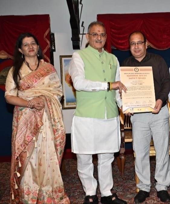 Kangra Saviour को राजभवन में मिला बड़ा सम्मान! रक्तदान के क्षेत्र में उत्कृष्ट कार्य के लिए राज्यपाल ने किया सम्मानित
