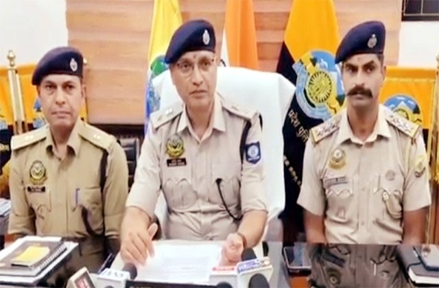 Kanra: देहरा में 2 करोड़ से ज्यादा की रिकवरी! दुबई से कमाई रकम हड़पने की साजिश का पुलिस ने किया बड़ा खुलासा, 7 गिरफ्तार