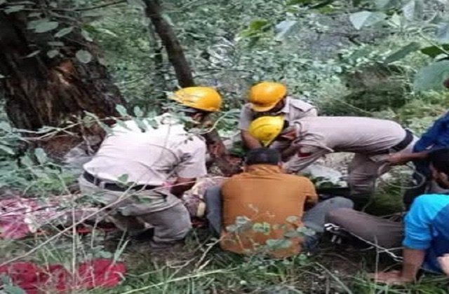 चंबा में दर्दनाक हादसा: 100 मीटर गहरी खाई में गिरी कार, दो युवकों की मौके पर मौत