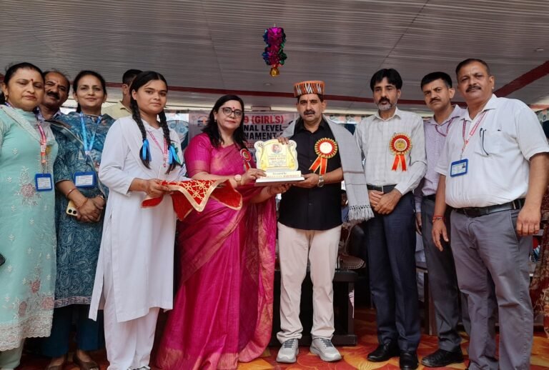 Kangra: हारचक्कियां में अंडर-19 छात्रा खेल प्रतियोगिता का आगाज, 17 स्कूलों की 150 बेटियां मैदान में; केवल सिंह पठानिया बोले- प्रतिभाओं को मिलेगा बेहतर मंच