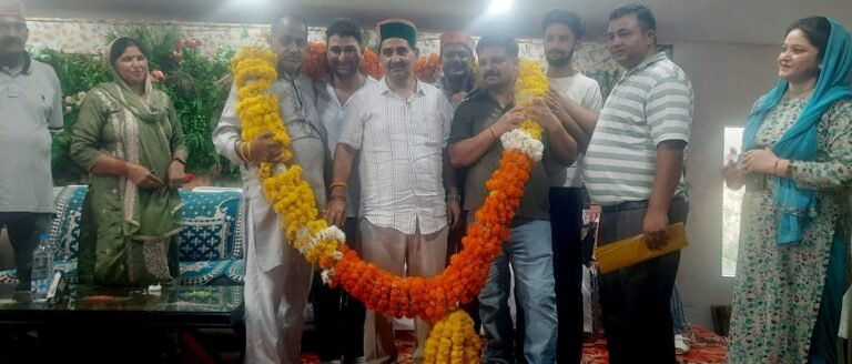 Kangra: लंज में BPL परिवारों से सीधा संवाद, उपमुख्य सचेतक केवल सिंह पठानिया ने कहा- पात्र परिवारों को मिलेगा योजनाओं का लाभ