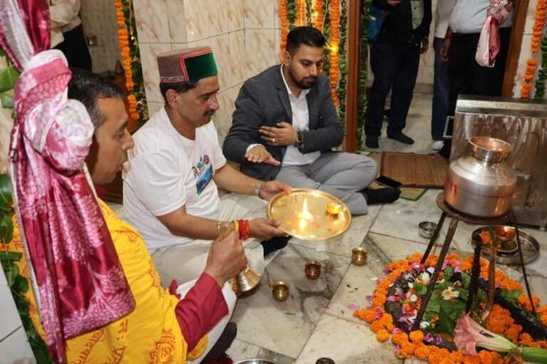 Kangra: दुर्गेश्वर महादेव डल झील मेले का अनोखा आगाज, एंटी चिट्टा वॉकथॉन में छात्रों से लेकर अधिकारियों तक ने दिया नशामुक्ति का संदेश