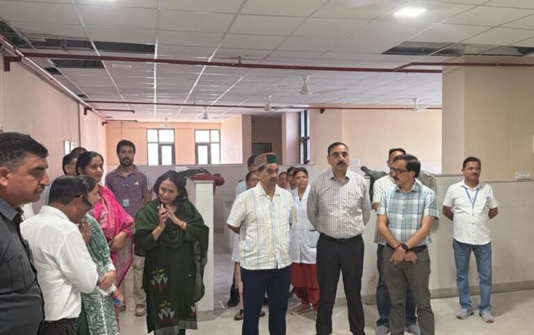 Kangra: शाहपुर सिविल अस्पताल के नए भवन का काम जल्द पूरा करने के निर्देश, केवल सिंह पठानिया ने किया निरीक्षण; 12 करोड़ की लागत से बन रहा चार मंजिला भवन