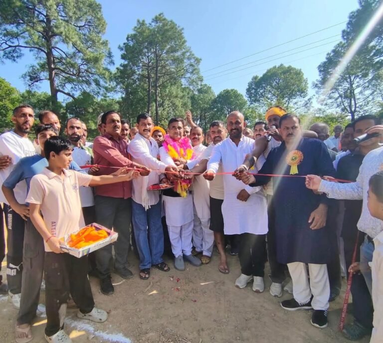 Kangra: नूरपुर की बरूही पंचायत में क्रिकेट टूर्नामेंट में पहुंचे विधायक रणबीर सिंह निक्का, खिलाड़ियों का बढ़ाया हौसला; स्थानीय लोगों से भी की मुलाकात