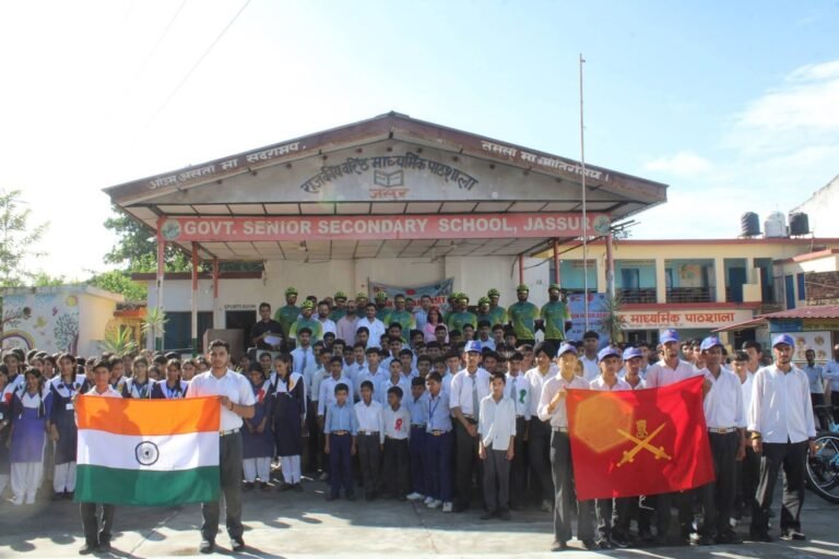Kangra: जसूर के विद्यार्थियों ने सेना के जवानों से सीखे देशसेवा के सबक, ‘ऑपरेशन पवन’ की 40वीं वर्षगांठ पर खास यूथ इंटरएक्शन प्रोग्राम