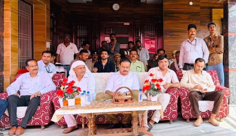 Kangra: इंदौरा में विकास कार्यों ने पकड़ी रफ्तार, 25 लाख से बनेगी धरवाल तक सड़क; 80 नए ट्रांसफार्मर और 13 करोड़ का सब स्टेशन भी निर्माणाधीन