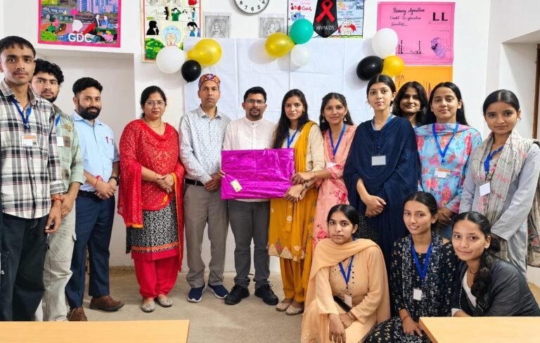 Kangra: डिग्री कॉलेज रिड़कमार में शिक्षक दिवस पर दिखा गुरु-शिष्य के रिश्ते का खूबसूरत रंग, शिक्षकों ने भी गीत-कविता से जीता दिल