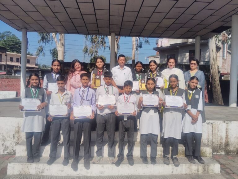 Kangra: रैत स्कूल की बेटियों का साइंस कांग्रेस में जलवा, वंशिका ने साइंस एक्टिविटी कॉर्नर में जीता पहला स्थान; अर्शिया और रितिका ने भी दिखाया दम