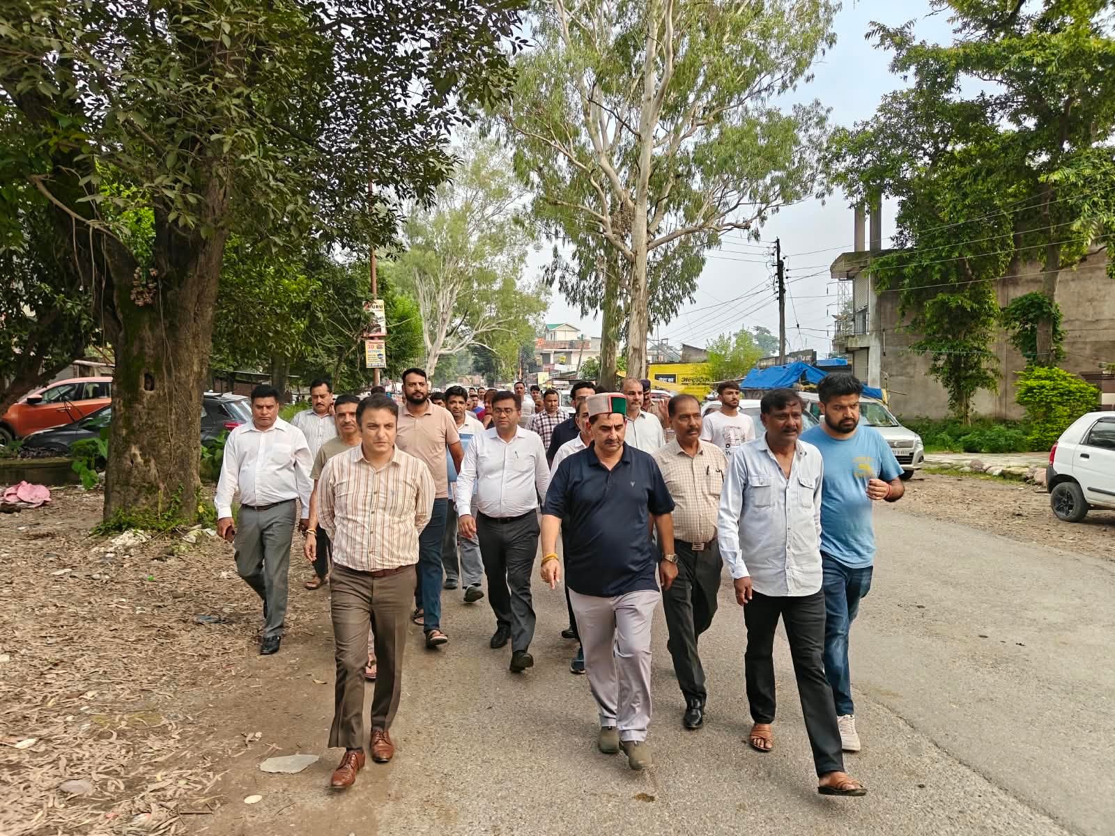 Kangra: चंबी पुल पर विधायक केवल सिंह पठानिया का पैदल निरीक्षण, संपर्क मार्गों को लेकर बड़ा आश्वासन; बारिश से पहले जल निकासी के भी निर्देश