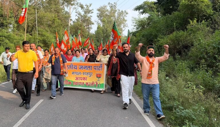 Kangra: शाहपुर में ₹1,500 के वादे को लेकर प्रदर्शन, सरकार से मांगा जवाब और हिसाब