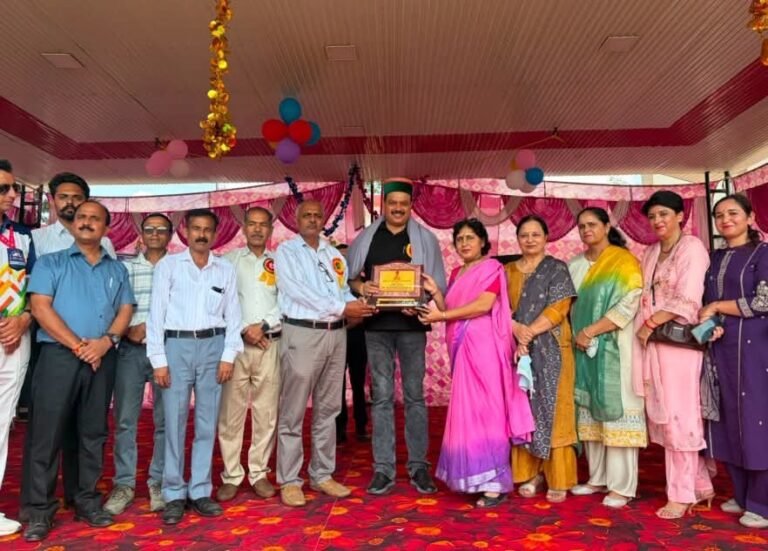 Kangra: इंदौरा में अंडर-19 खेल प्रतियोगिता का आगाज, पहले ही दिन बेटियों ने दिखाया दमखम; विधायक मलेंदर राजन ने खिलाड़ियों का बढ़ाया हौसला
