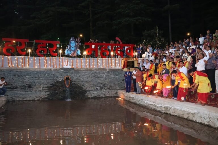Kangra: पहली बार महाआरती से गूंजा धर्मशाला का डल झील परिसर, राधा अष्टमी डल मेला उत्सव का भव्य शुभारंभ