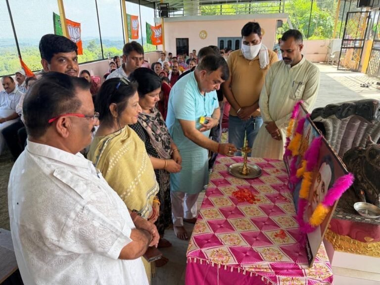 Kangra: इंदौरा के गंगथ मंडल में भाजपा की मासिक बैठक, बूथ स्तर पर संगठन मजबूत करने पर जोर