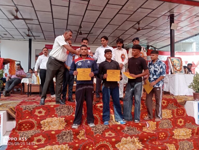 सिहवां स्कूल के खिलाड़ियों का कुश्ती में जलवा, तीन पदक जीतकर बढ़ाया शाहपुर का मान