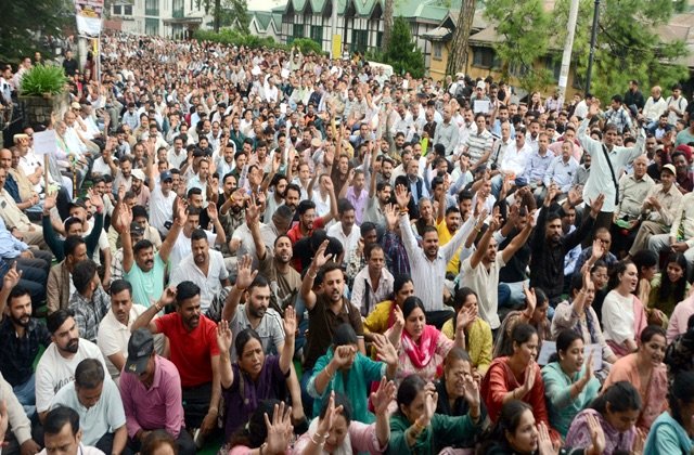 हिमाचल बिजली बोर्ड के कर्मचारियों का शिमला में बड़ा प्रदर्शन, 2000 से ज्यादा कर्मचारी सड़क पर उतरे; सरकार को दी आंदोलन तेज करने की चेतावनी