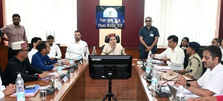 कुल्लू की दिशा बैठक में कंगना रणौत का बड़ा फोकस, अब योजनाओं का सिर्फ बजट नहीं दिखेगा; अधिकारियों को जमीनी असर बताने के निर्देश