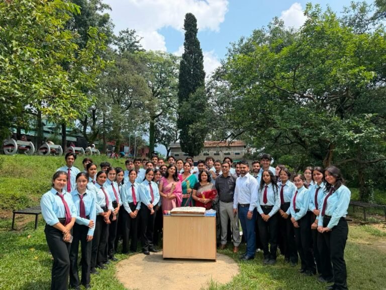 Kangra: धर्मशाला कॉलेज में शिक्षक दिवस पर दिखा गुरु-शिष्य के रिश्ते का खास रंग, BBA छात्रों ने सांस्कृतिक कार्यक्रमों से शिक्षकों का जीता दिल