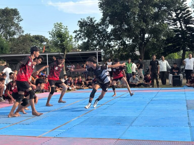 Kangra: शाहपुर जोन U-19 बॉयज जोनल लेवल टूर्नामेंट 2026 का आगाज, पहले दिन वॉलीबॉल, कबड्डी और बैडमिंटन के मुकाबलों के नतीजे जारी