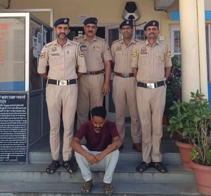 कांगड़ा में 12 साल से फरार उद्घोषित अपराधी गिरफ्तार, भवारना पुलिस ने घर से दबोचा; 2014 के केस में था वांटेड