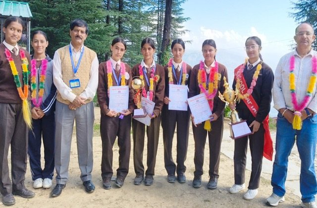 चियोग स्कूल की छात्राओं ने जिला स्तरीय खेलों में मचाया धमाल, 6 खिलाड़ियों का राज्य स्तर पर चयन; ठोडा प्रतियोगिता में हासिल किया पहला स्थान