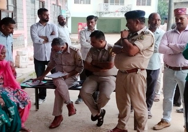 Kangra: ज्वालामुखी अस्पताल में प्रसव के बाद 23 वर्षीय महिला की मौत, स्वस्थ बेटे को दिया था जन्म; परिजनों ने लापरवाही का आरोप लगाकर मांगी जांच
