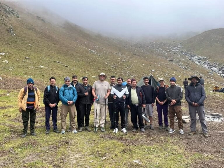 14 किमी के कठिन ट्रैक पर पहुंचे डीसी कांगड़ा, ग्लेशियर झील का लिया जायजा; तत्काल खतरे के नहीं मिले संकेत
