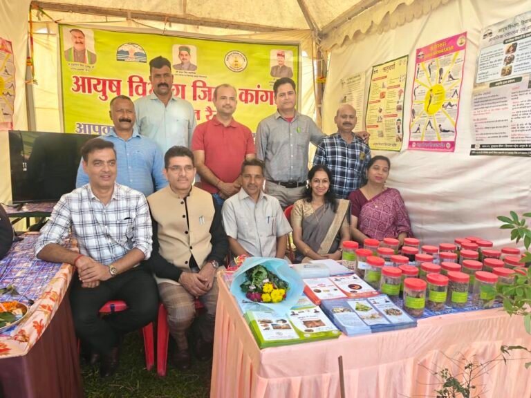 Kangra: शाहपुर दशहरा उत्सव में आयुष विभाग की खास प्रदर्शनी, औषधीय पौधों से पंचकर्म और योग तक की दी गई जानकारी