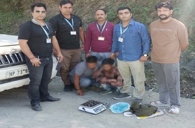 Chamba: चम्बा में नशे पर पुलिस का बड़ा एक्शन, 422 ग्राम चरस के साथ 2 युवक गिरफ्तार; सलूणी में SIU की कार्रवाई