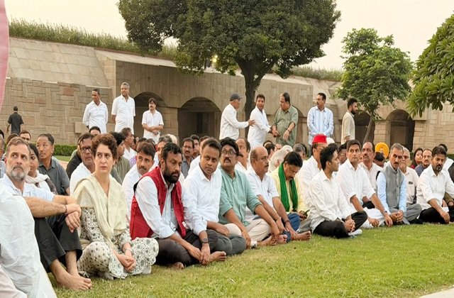 दिल्ली में राहुल गांधी के साथ प्रदर्शन में उतरे CM सुक्खू, मुख्य चुनाव आयुक्त के इस्तीफे की मांग से गरमाई सियासत