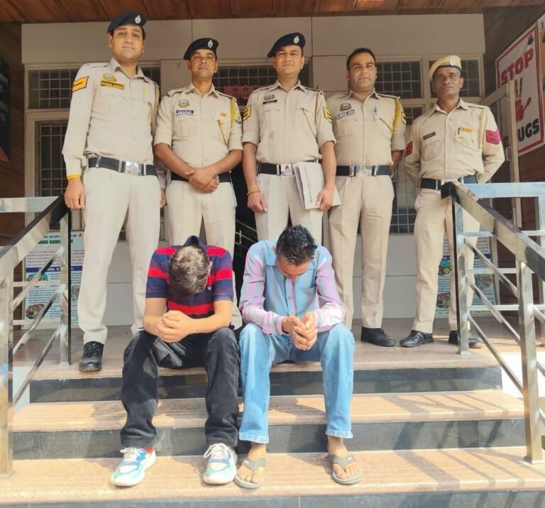 Kangra: कांगड़ा में चिट्टे के खिलाफ पुलिस का बड़ा एक्शन, स्कूटी की डिक्की से 6.24 ग्राम हेरोइन बरामद; दो आरोपी गिरफ्तार