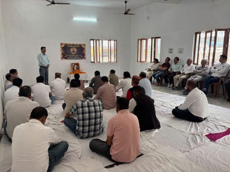 Kangra: शाहपुर में पूर्व मंत्री मेजर विजय सिंह मनकोटिया को दी श्रद्धांजलि, रामेश्वर मंदिर में शोक सभा आयोजित