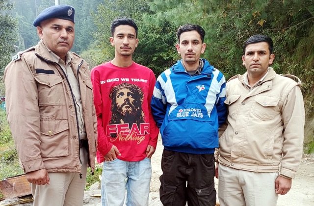 Churdhar Rescue Operation: घने जंगल में रास्ता भटके 2 लोग, रात 3 और सुबह 5 बजे पुलिस ने ऐसे बचाई जान