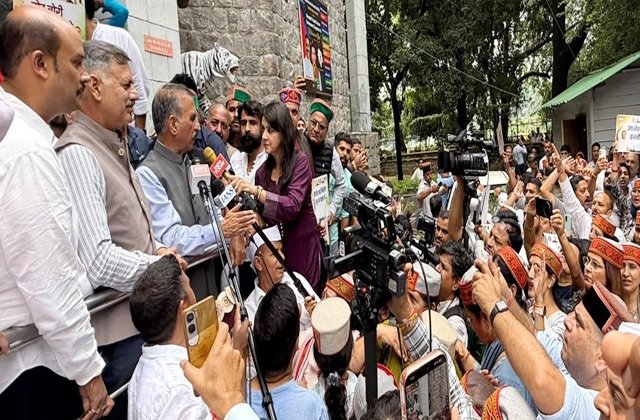 वोट चोरी के आरोपों पर दिल्ली में कांग्रेस का शक्ति प्रदर्शन, सुक्खू-अग्निहोत्री समेत हिमाचल के कई नेता हुए शामिल