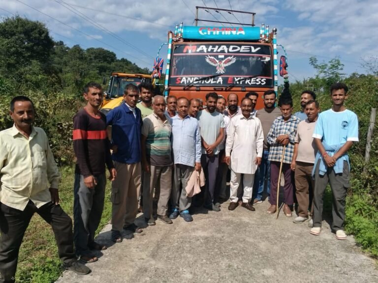Kangra: शाहपुर में बेसहारा पशुओं से मुक्ति की ओर बड़ा कदम, 35 गोवंश को लूंथान गौसेवा सदन भेजा; आर्थिक सहयोग का भी आश्वासन