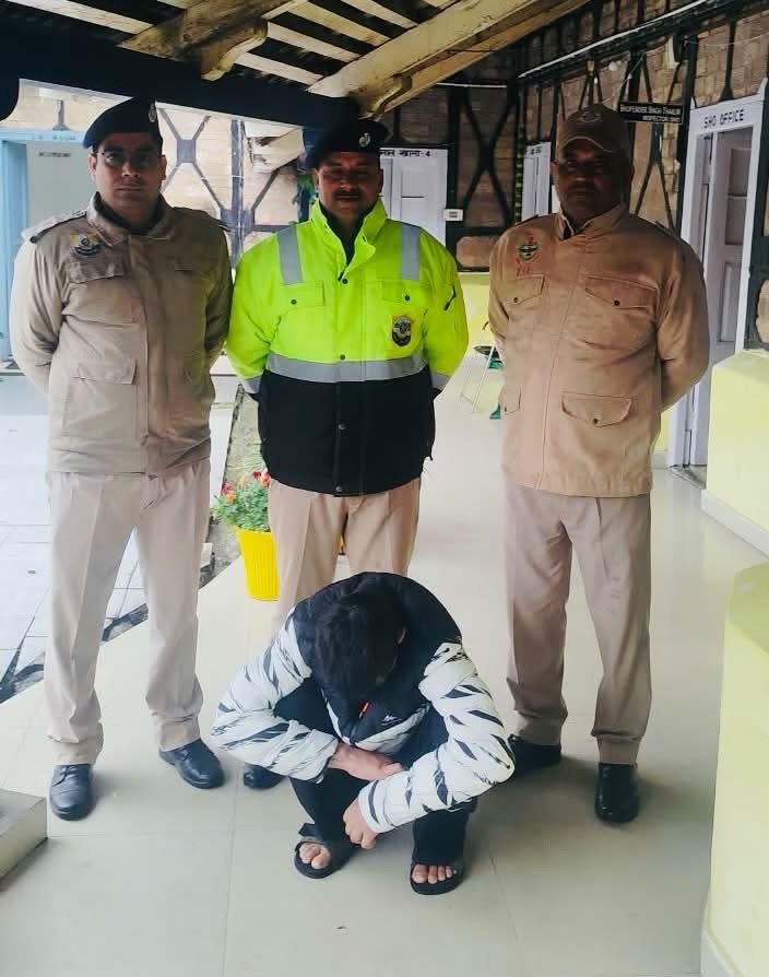 Kangra: पालमपुर में पार्सल से 10.41 ग्राम चिट्टा बरामद, 27 साल के दो युवक जांच के घेरे में; एक गिरफ्तार, दूसरे की तलाश जारी