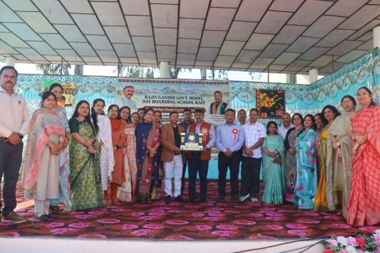 Kangra: रैत में 5 करोड़ के राजीव गांधी डे-बोर्डिंग स्कूल की नींव, पुराने स्कूल पहुंचे केवल सिंह पठानिया तो भावुक हुए; बोले- विद्यार्थियों को मिलेंगी आधुनिक सुविधाएं