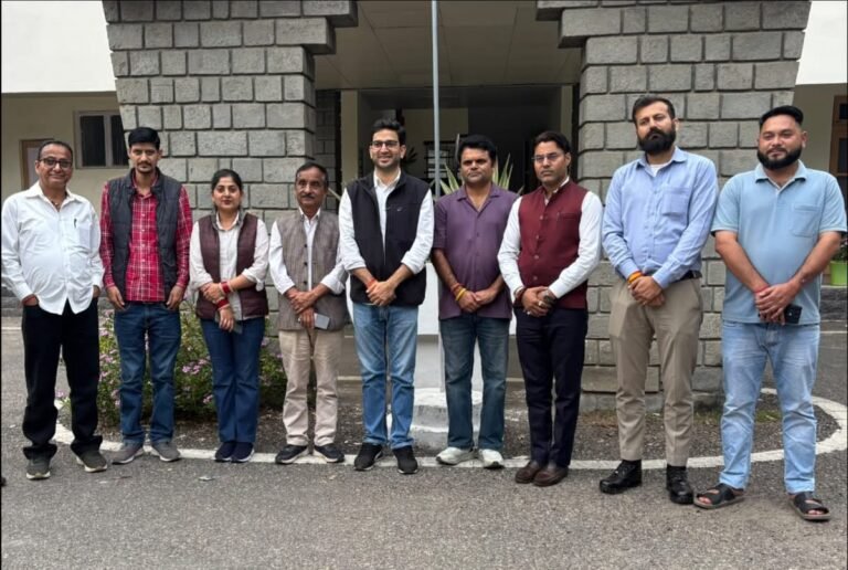 Kangra: शाहपुर प्रेस क्लब की नई कार्यकारिणी ने बनाया आगामी गतिविधियों का प्लान, पूर्व विधायक विशाल नैहरिया ने की मुलाकात